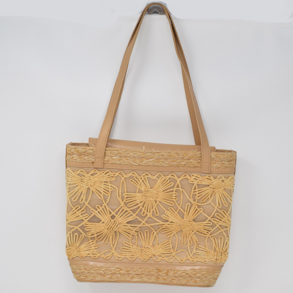 Stuart Weitzman Raffia Flower Purse Tan Woven Neutral Spring Summer - Picture 2 of 8